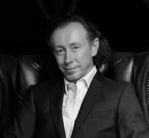 Richard E - voice artist