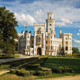 English to Czech subtitling service