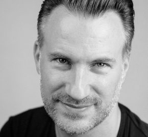 French voice artist - Guillaume L