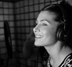 Joanna R - voice artist
