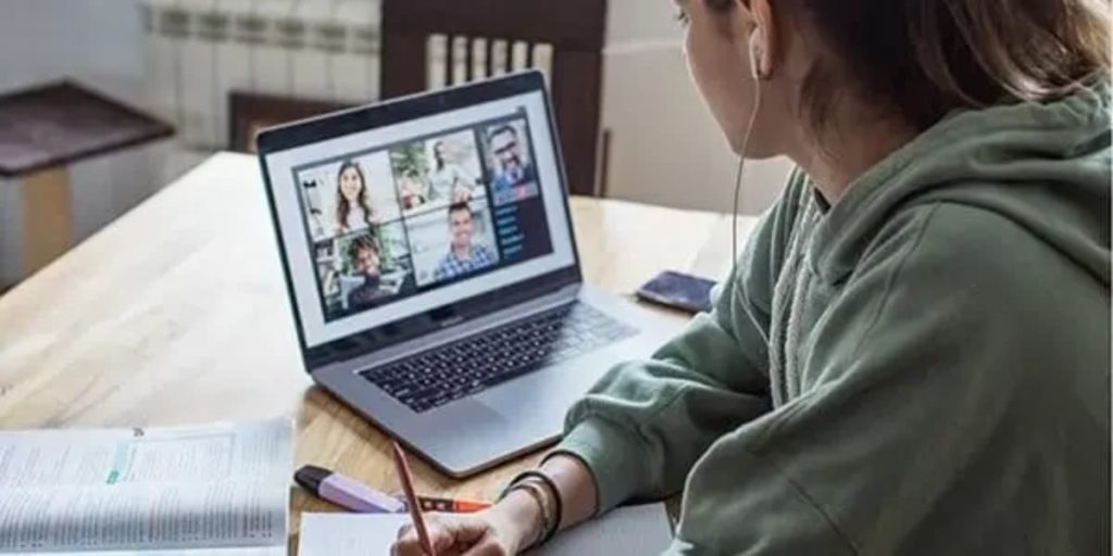 How Much Does a Voice Over for a Commercial Cost